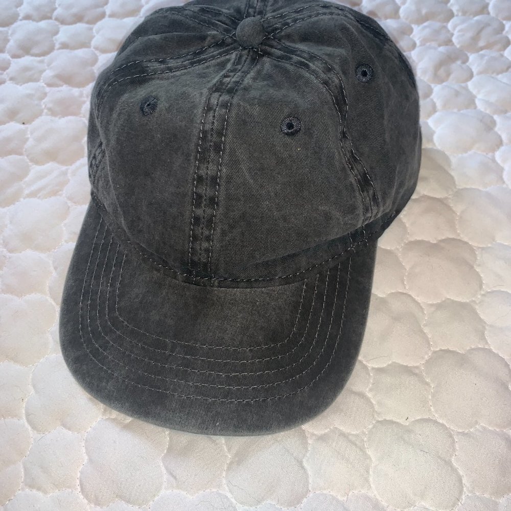 Black baseball cap (used)